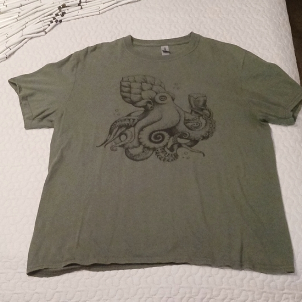 Unisex Octopus/Hoptopus T-shirt Large